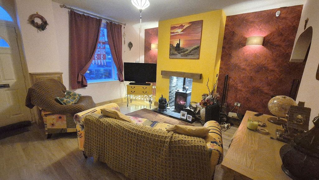 Property photo 2 of 17