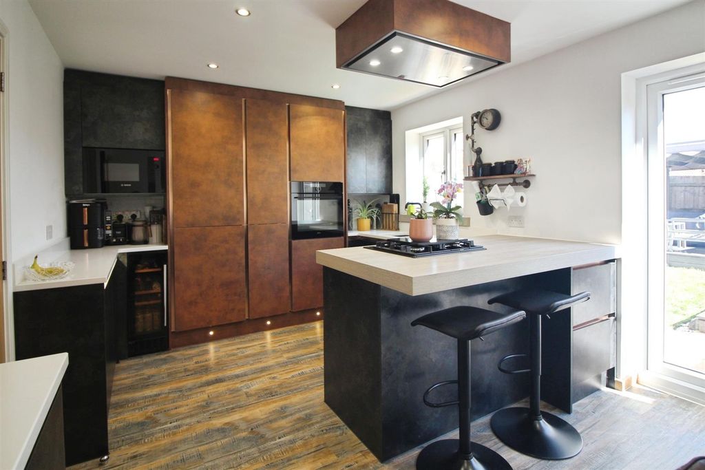 Property photo 3 of 16 Kitchen/Diner