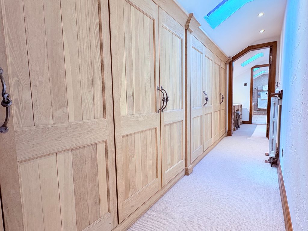 Property photo 3 of 21 Master En-Suite