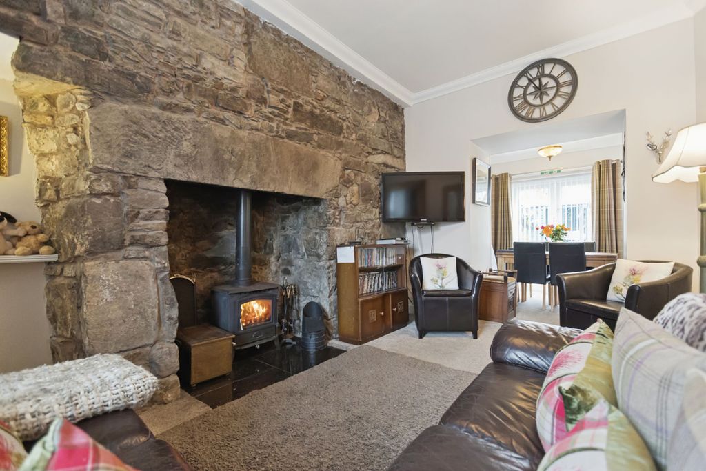 Property photo 3 of 37