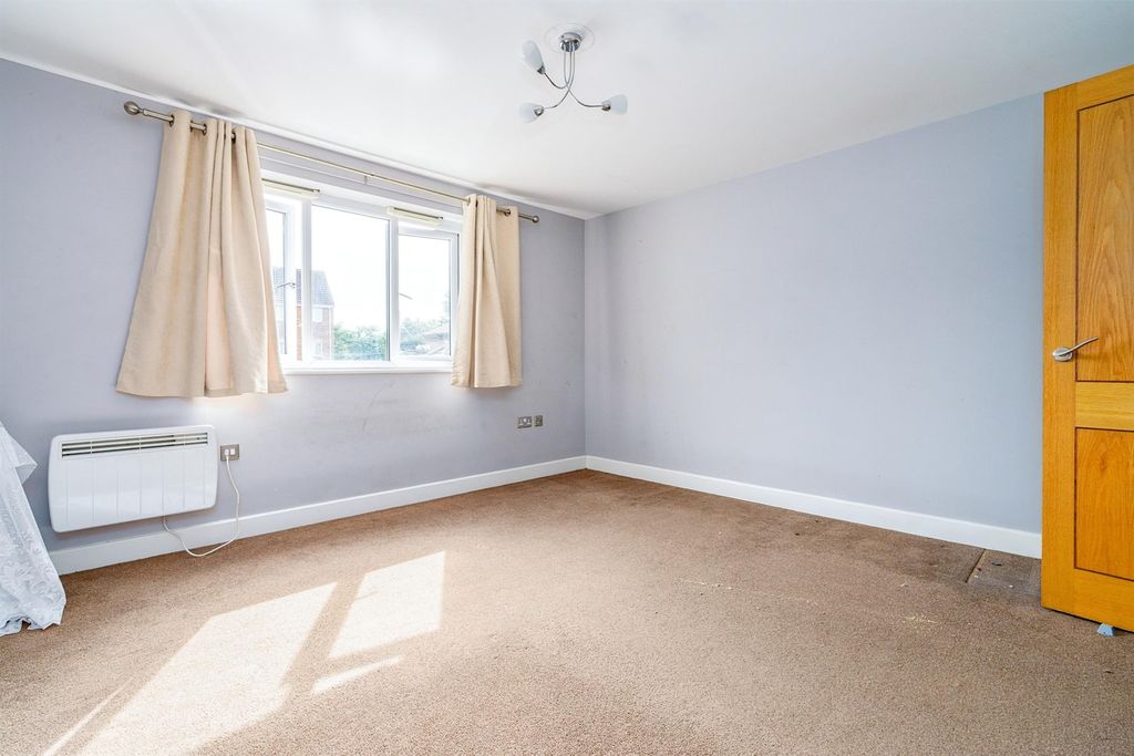 Property photo 3 of 12