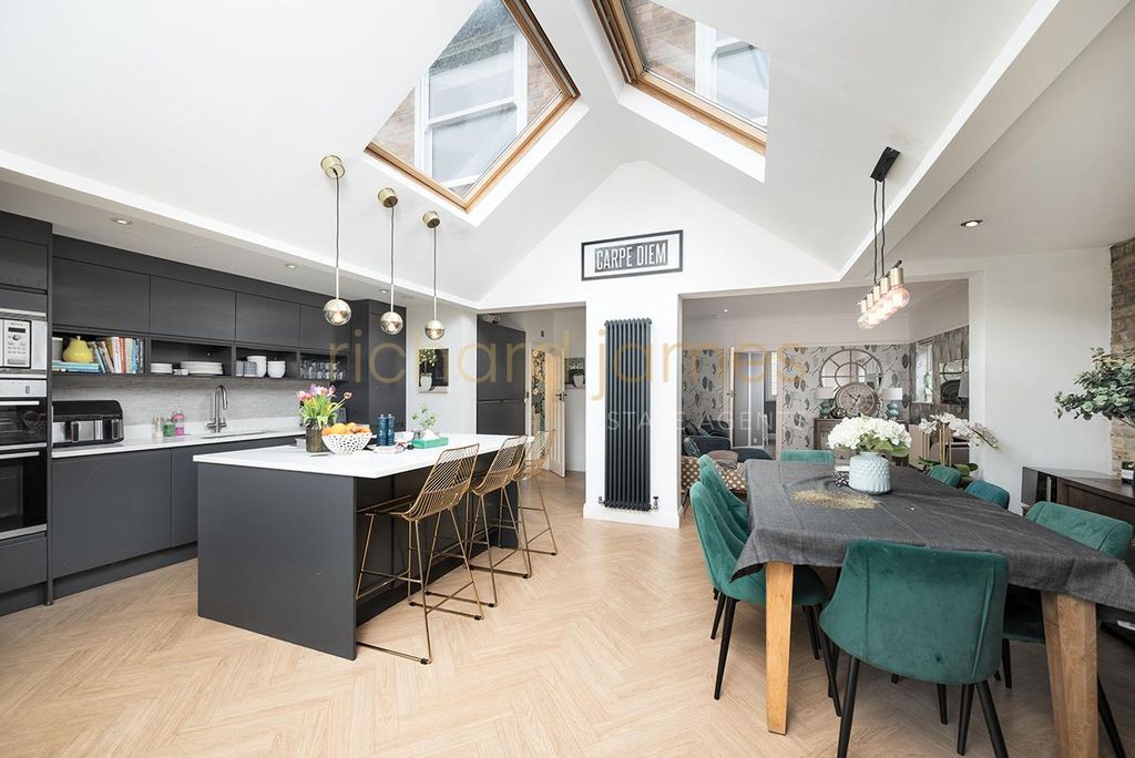 Property photo 2 of 20 W (8).Jpg