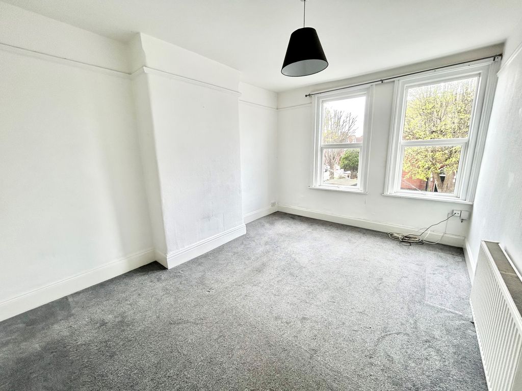 Property photo 3 of 7 Living Room