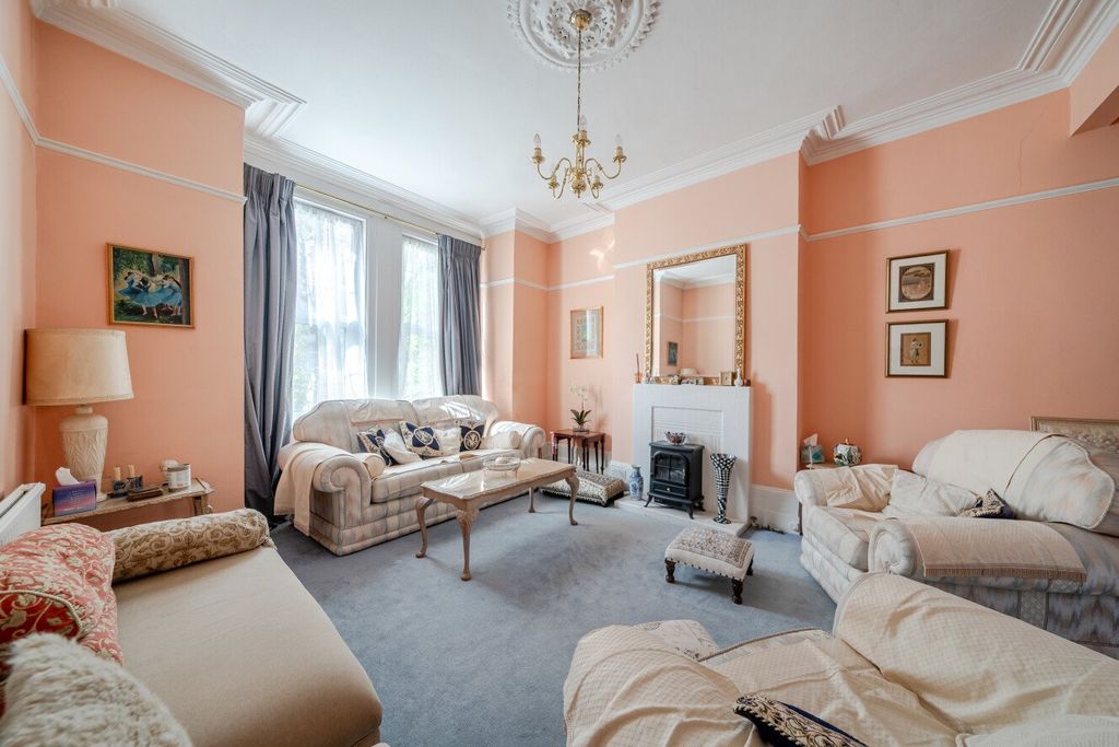 Property photo 2 of 22 Picture No. 14