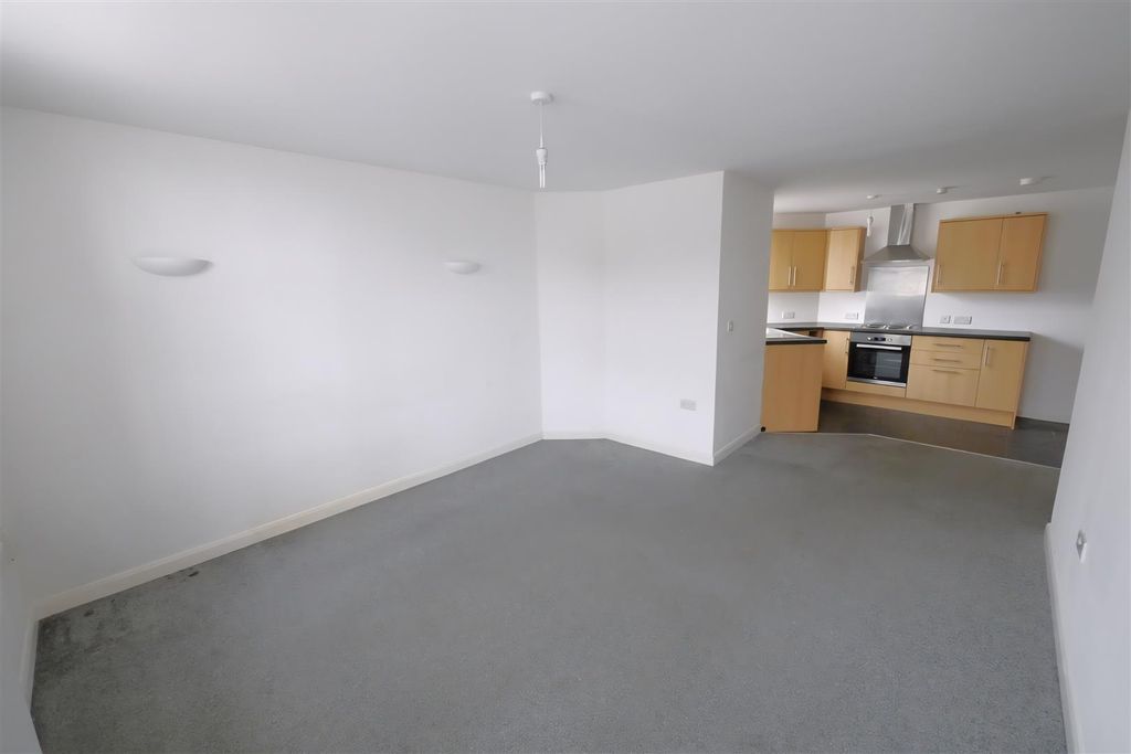 Property photo 2 of 11 Lounge/Kitchen