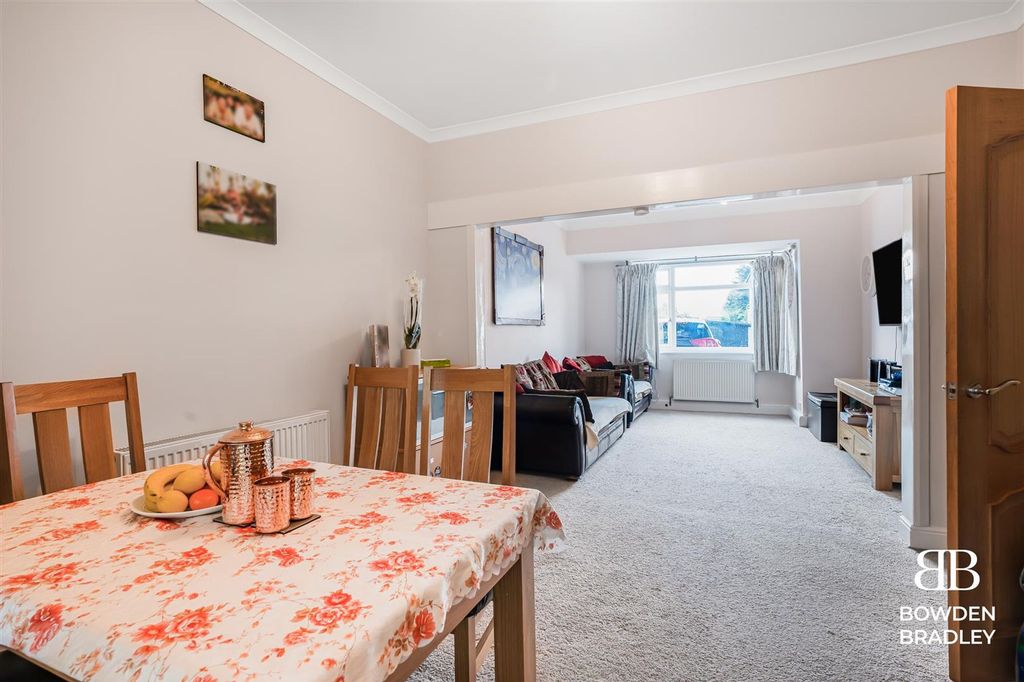 Property photo 2 of 14 Dining Room