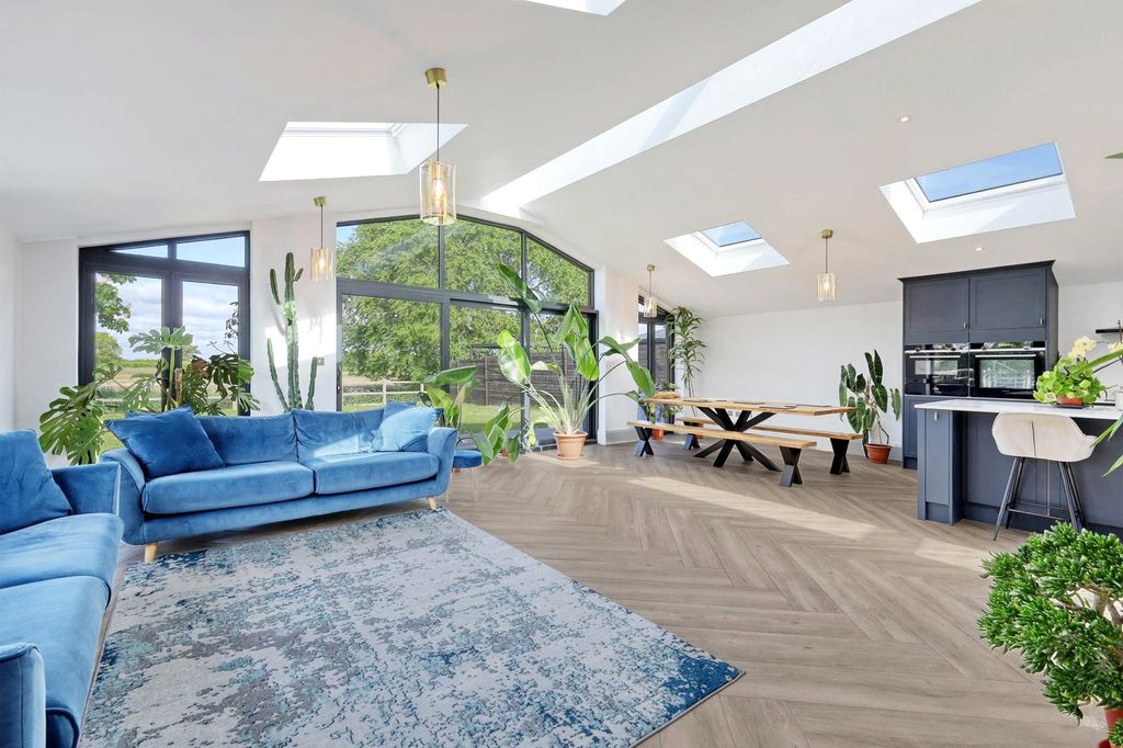 Property photo 2 of 14 Open Plan