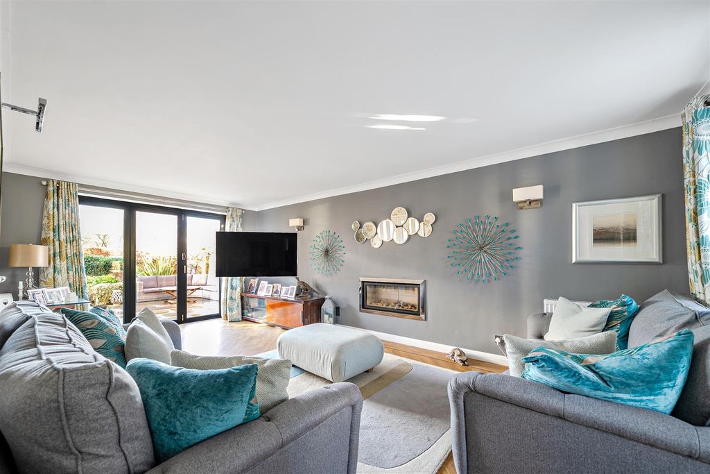 Property photo 2 of 32 1407626-7-6983A458A1A5d.Jpg