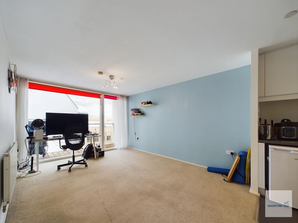 Property photo 2 of 8 Cam03394G0-Pr0145-Still006