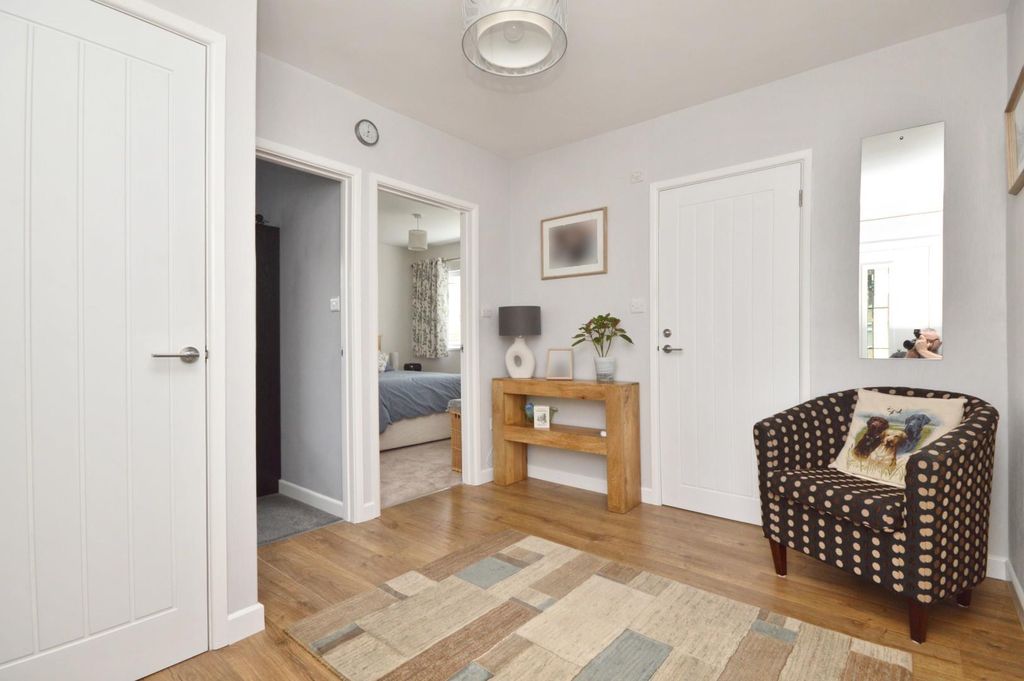 Property photo 3 of 22 Entrance Hall