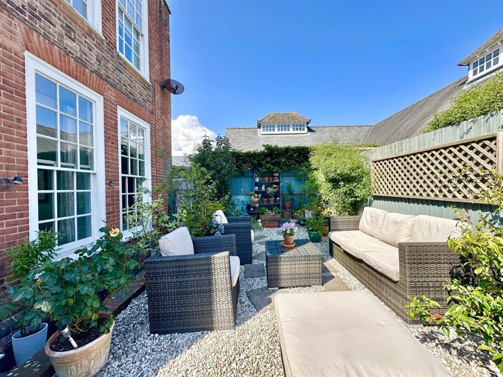 Property photo 3 of 22