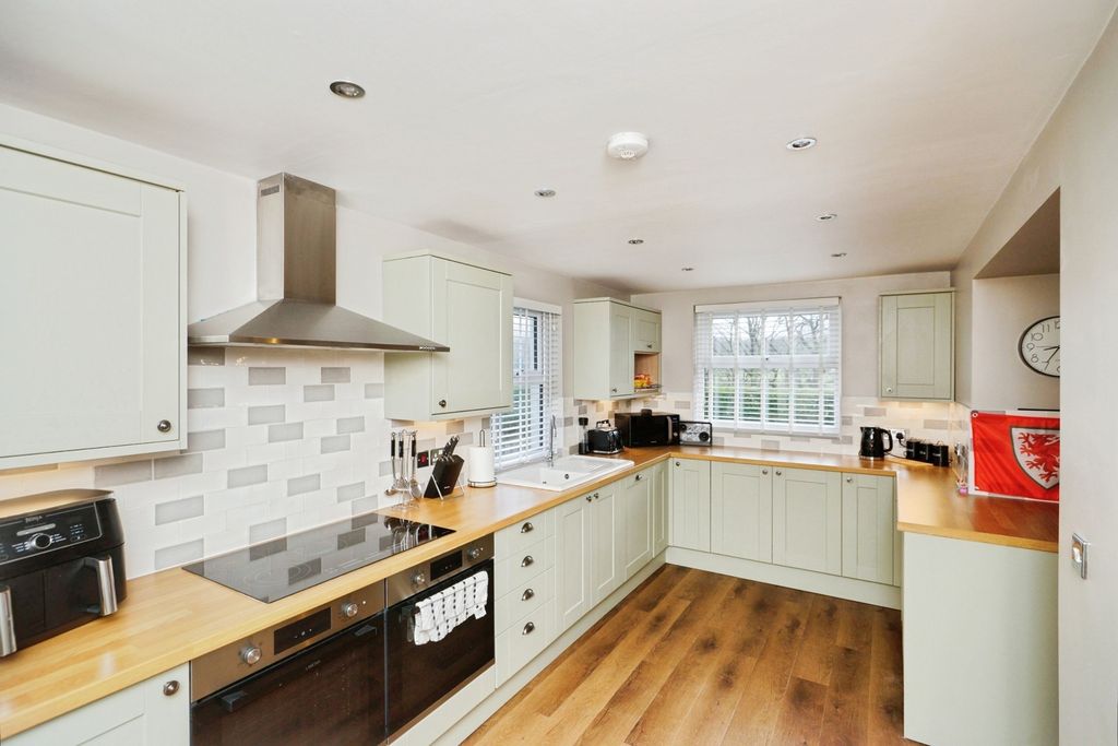 Property photo 3 of 22 Pbox-Img.Jpg