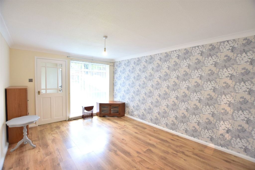 Property photo 3 of 8 Lounge