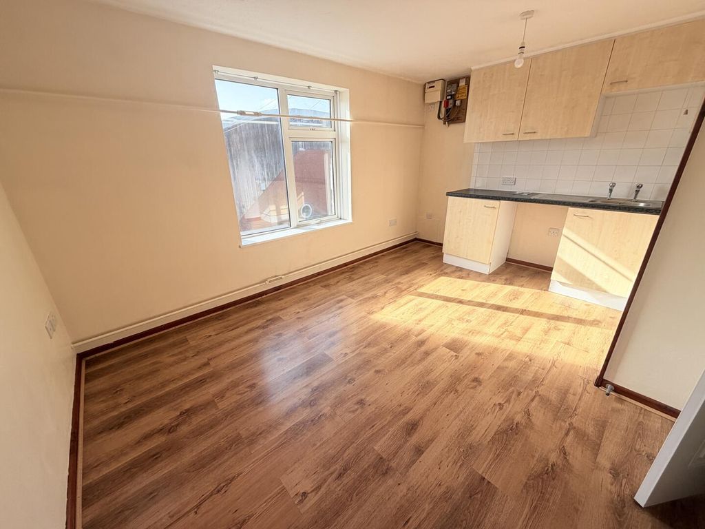 Property photo 2 of 4 Kitchen