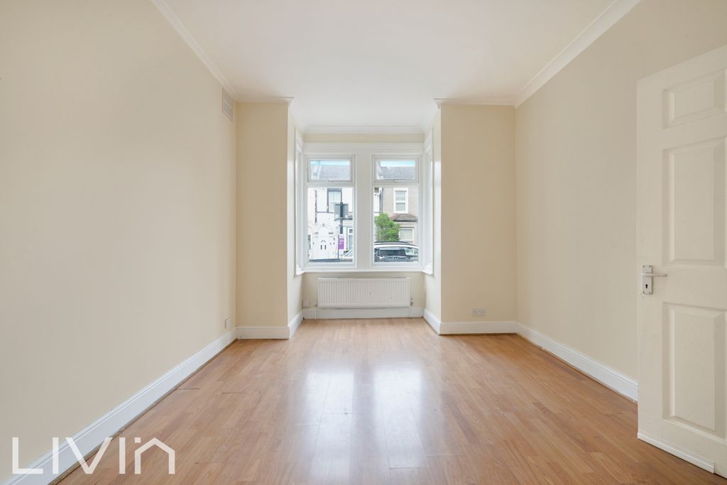 Property photo 2 of 12 Lancing Road (3)