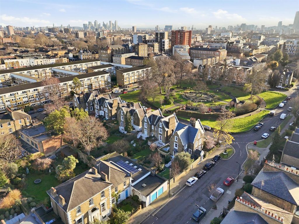 Property photo 2 of 29 2