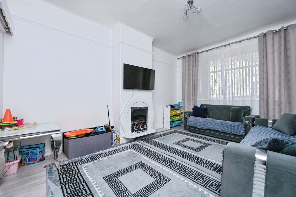 Property photo 2 of 18 Pbox-Img.Jpg