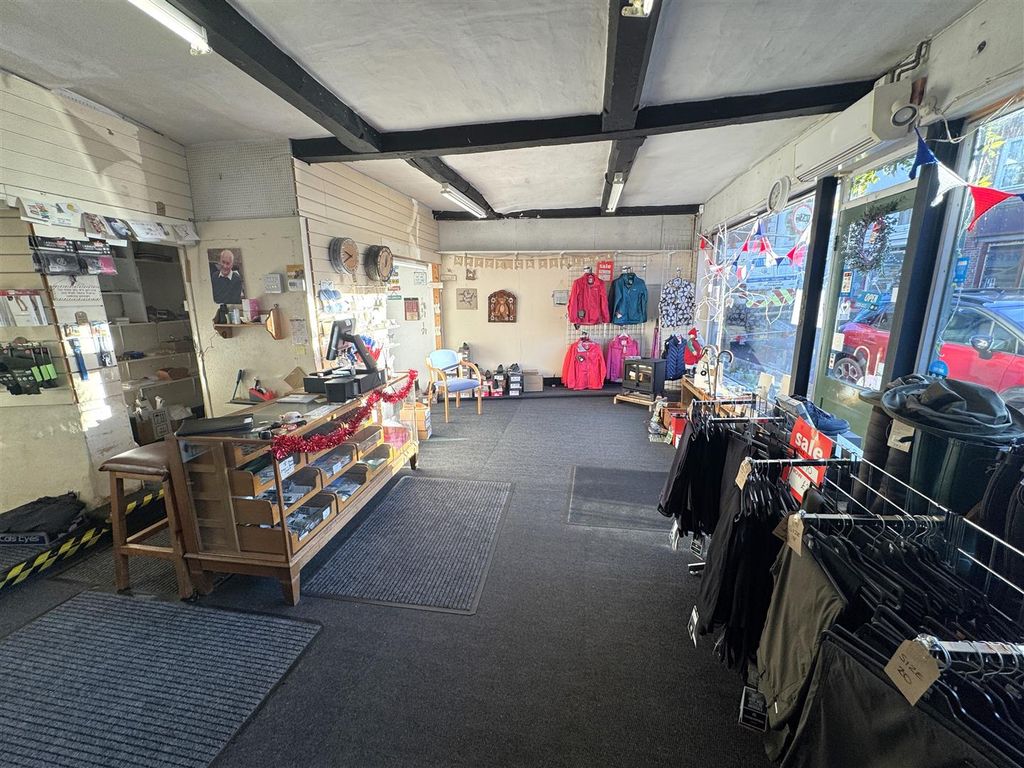 Property photo 2 of 28