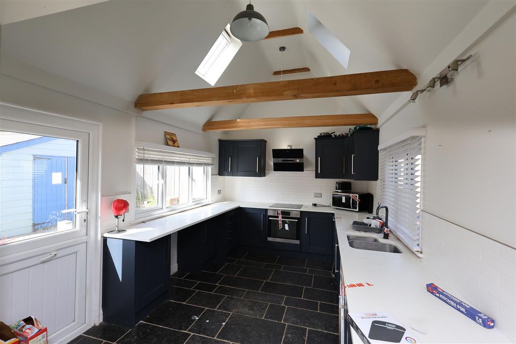 Property photo 2 of 20 Kitchen