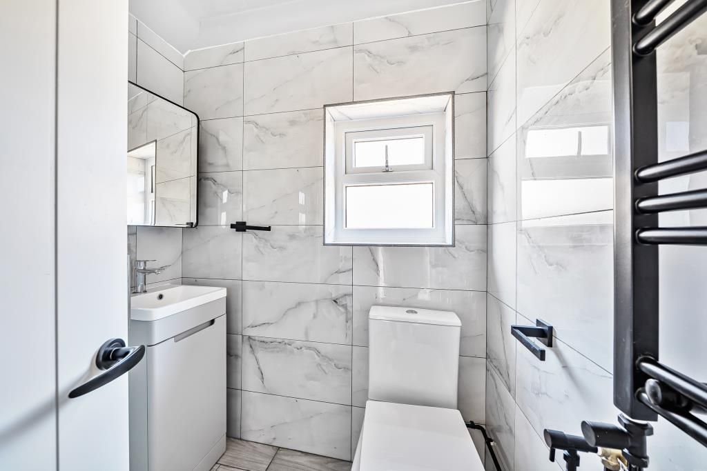 Property photo 3 of 23 Bathroom