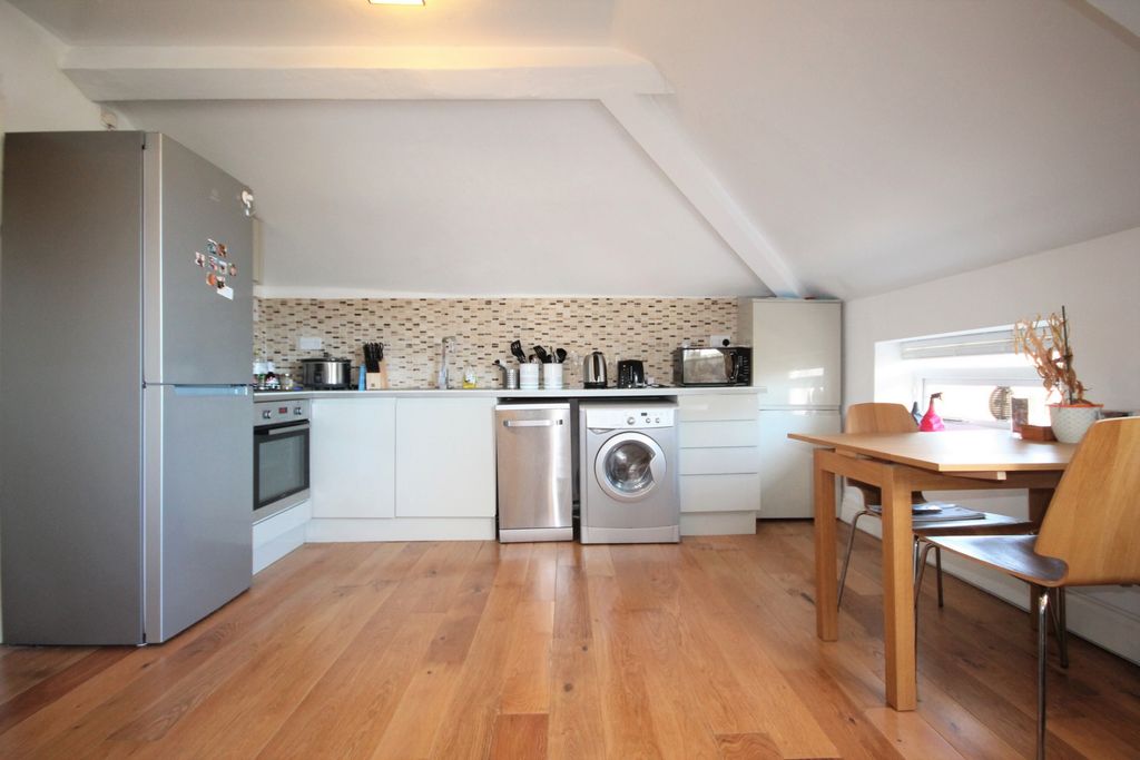 Property photo 3 of 6 Kitchen