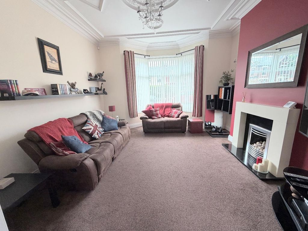 Property photo 2 of 13 Lounge