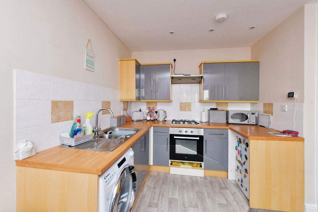 Property photo 3 of 18