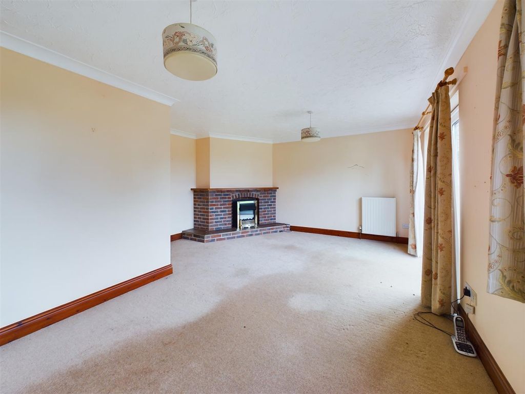 Property photo 3 of 53 Living Room