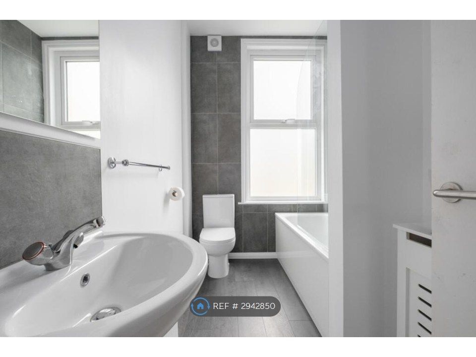 Property photo 3 of 7 Bathroom