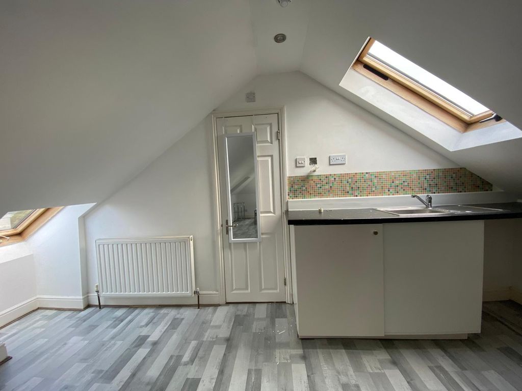 Property photo 2 of 40