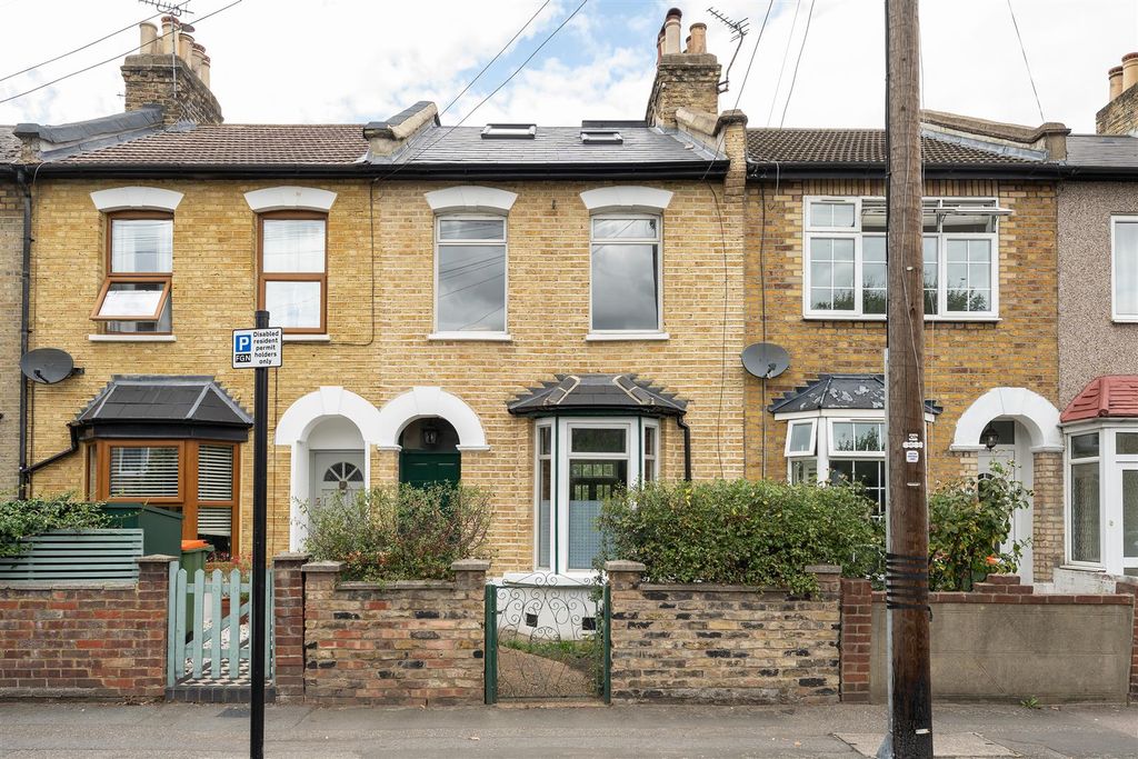Property photo 1 of 36 Chestnut Avenue, E7