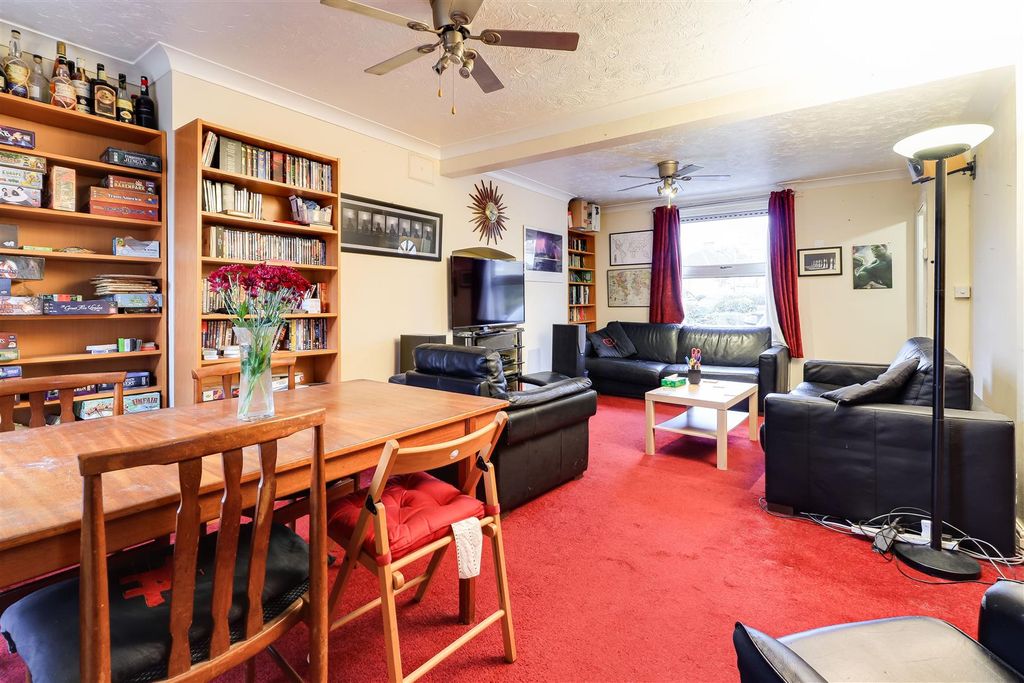 Property photo 3 of 22