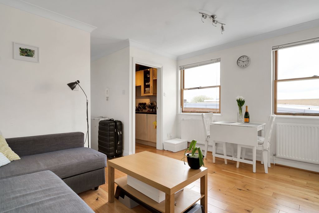 Property photo 3 of 7 Photo 03