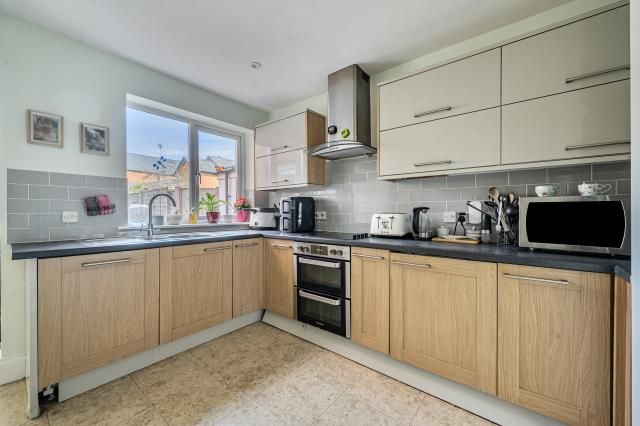 Property photo 2 of 16 Kitchen