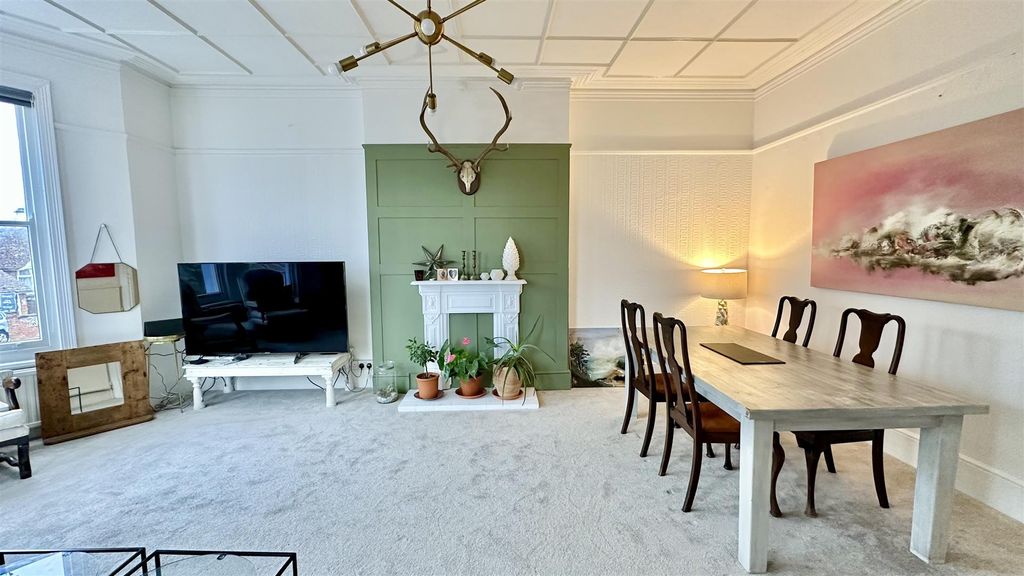 Property photo 1 of 33