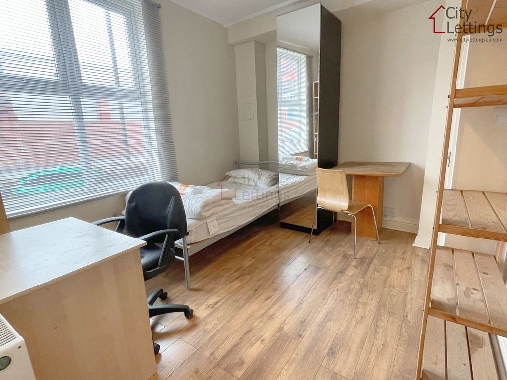 Property photo 1 of 3