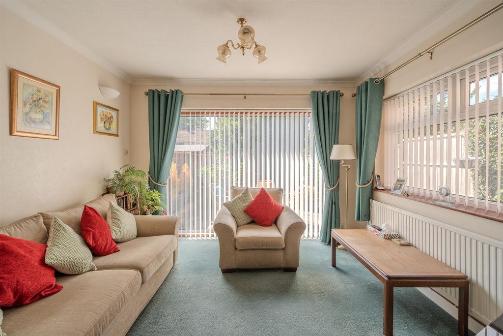 Property photo 2 of 22 5 Harlech Close-15.Jpg