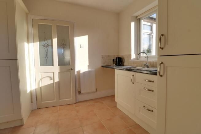 Property photo 3 of 11 Kitchen