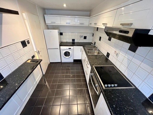 Property photo 3 of 6 Kitchen