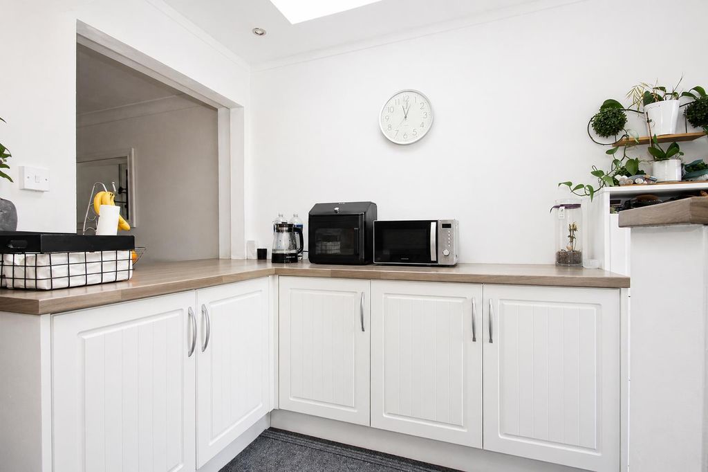 Property photo 3 of 15 Kitchen