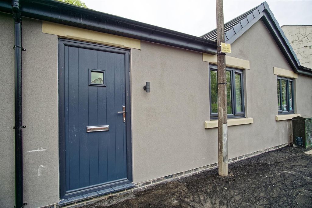 Property photo 1 of 7 Exterior Front