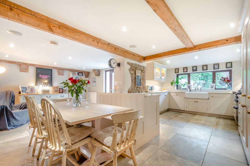 Property photo 2 of 23