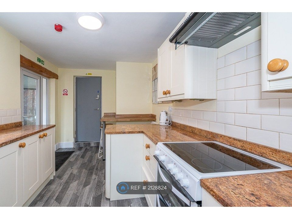 Property photo 3 of 9 Kitchen