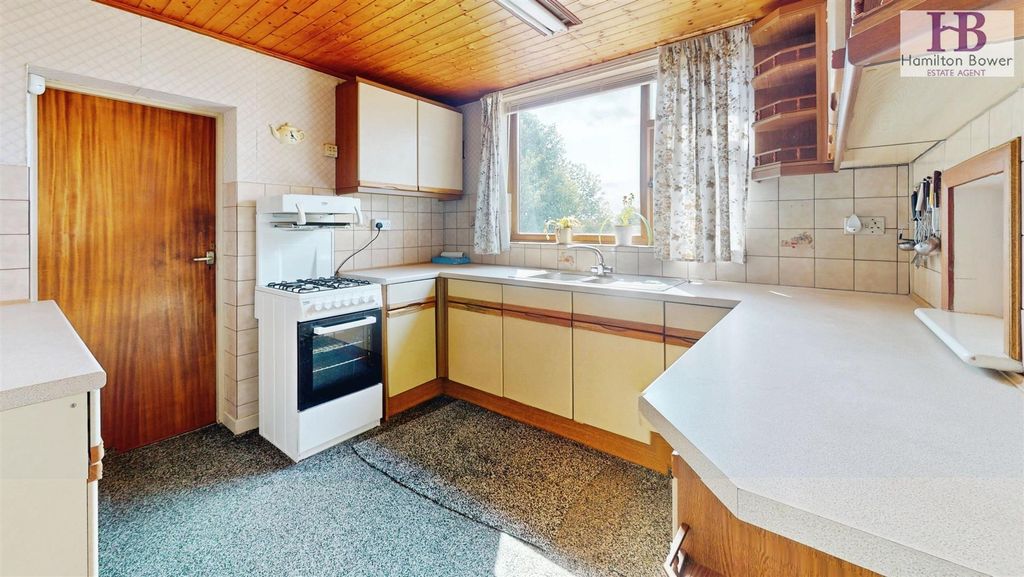 Property photo 3 of 16 ee1Be67A-1-St-Pauls-Grove-08062025_170727.Jpg