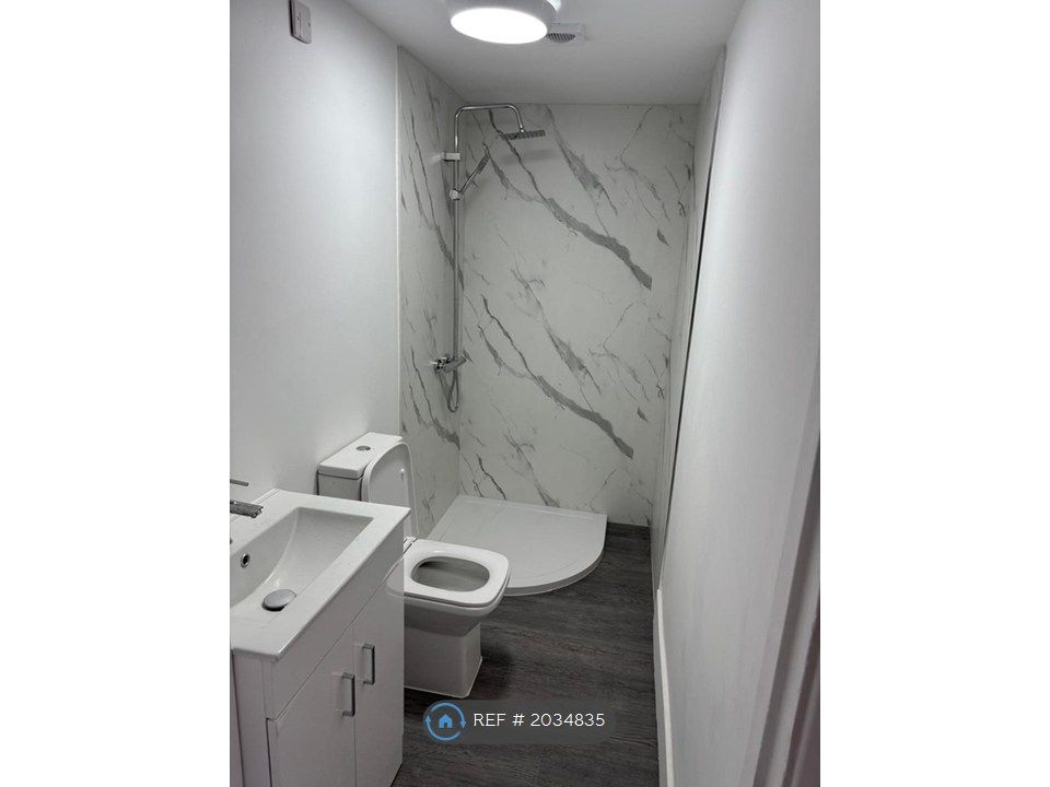 Property photo 2 of 7 Bathroom