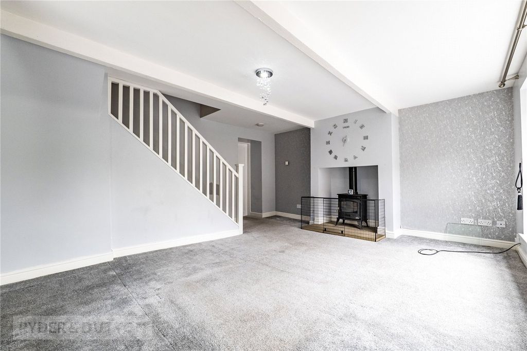 Property photo 2 of 21 Living Room