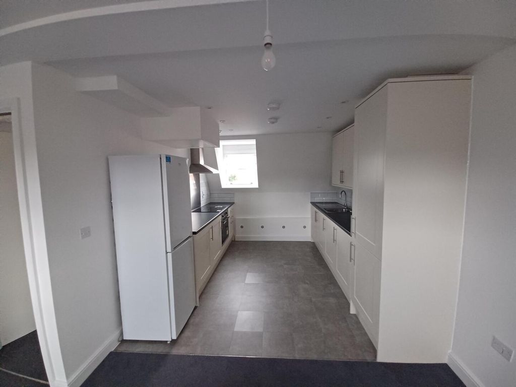 Property photo 3 of 8 Kitchen