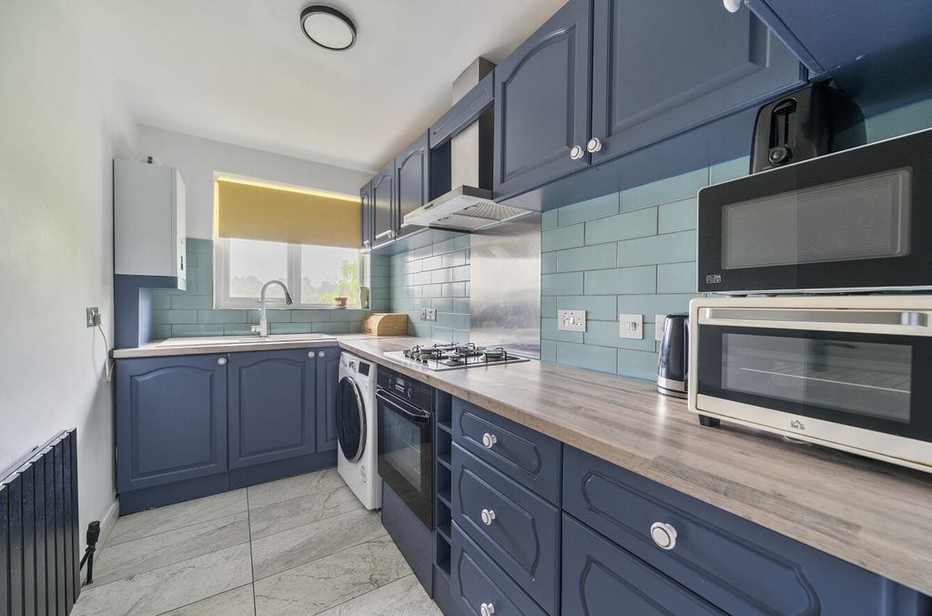 Property photo 2 of 12 1331272-6-688B5B7...