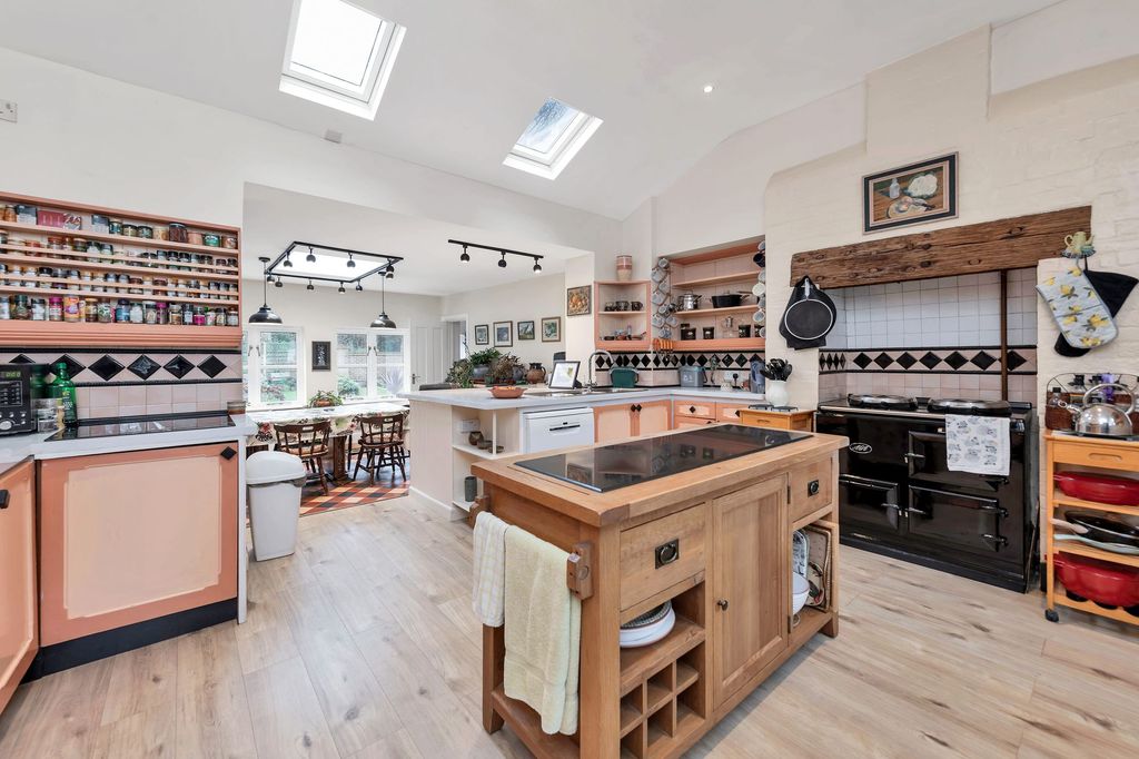 Property photo 2 of 43