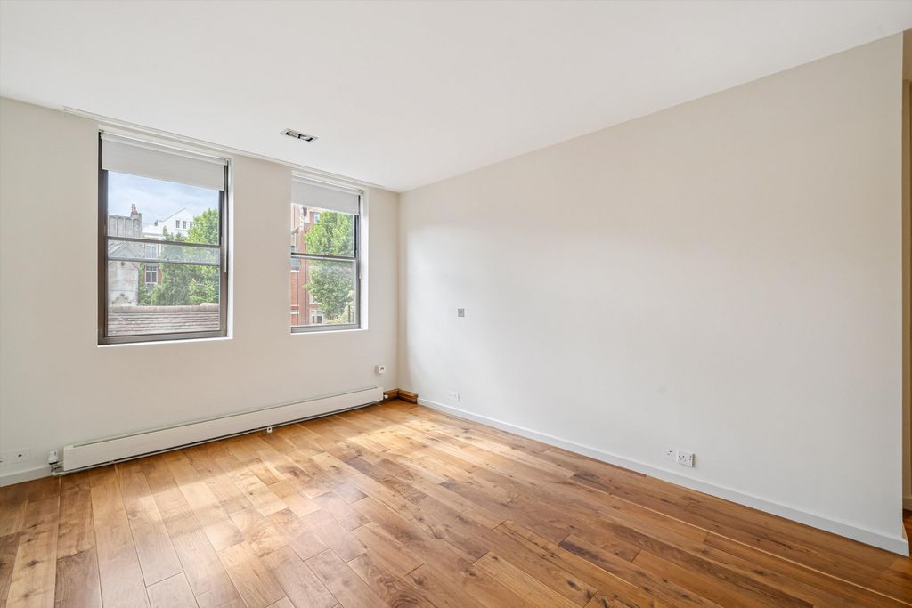 Property photo 2 of 17 Image